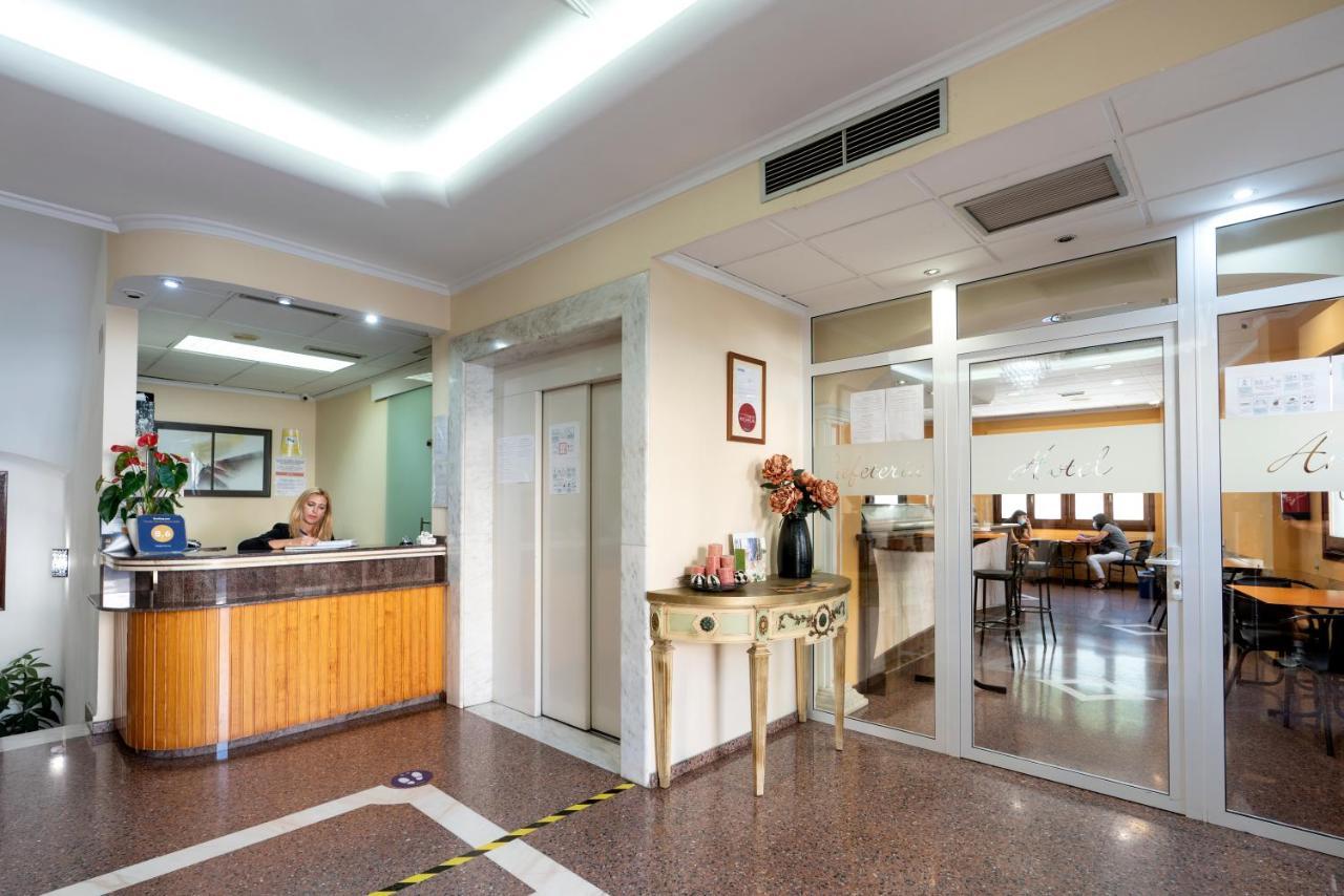 Hotel Anna 코센타이나 외부 사진