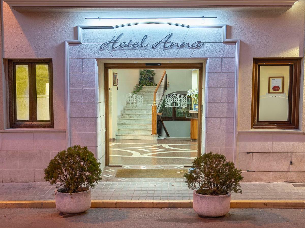 Hotel Anna 코센타이나 외부 사진